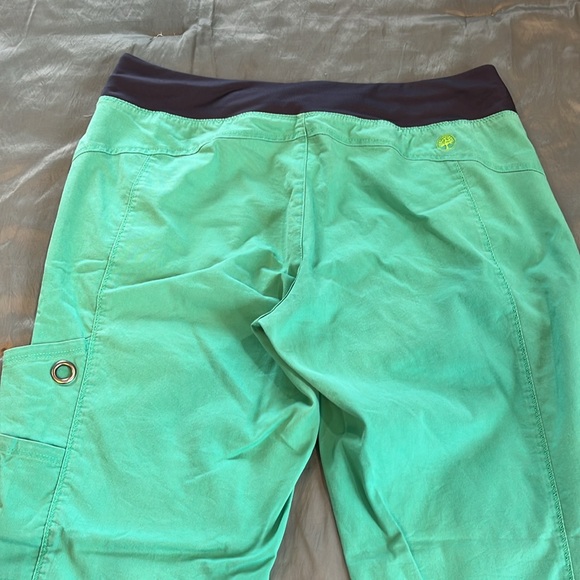 Healing Hands Scrubs - Picture 3 of 7